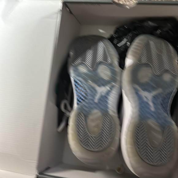 Jordan’s Sneakers Like New - Picture 3 of 8